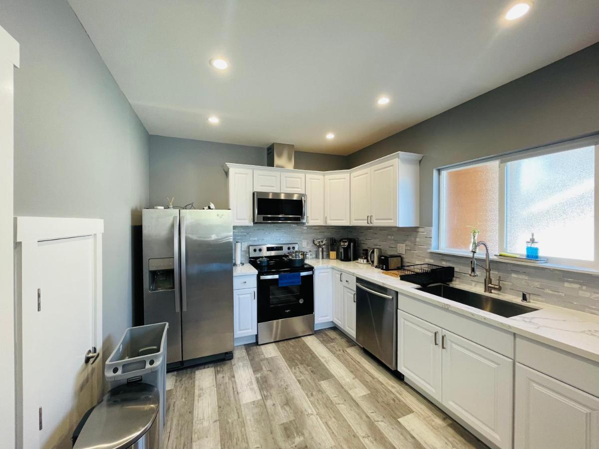 Green Lake 1St Line Home A With Central Air Conditioners Seattle Buitenkant foto