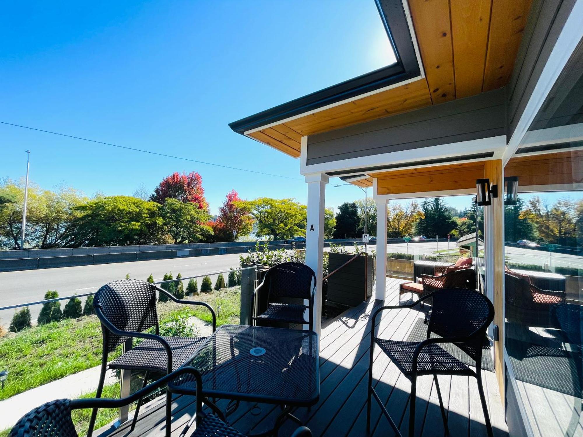 Green Lake 1St Line Home A With Central Air Conditioners Seattle Buitenkant foto