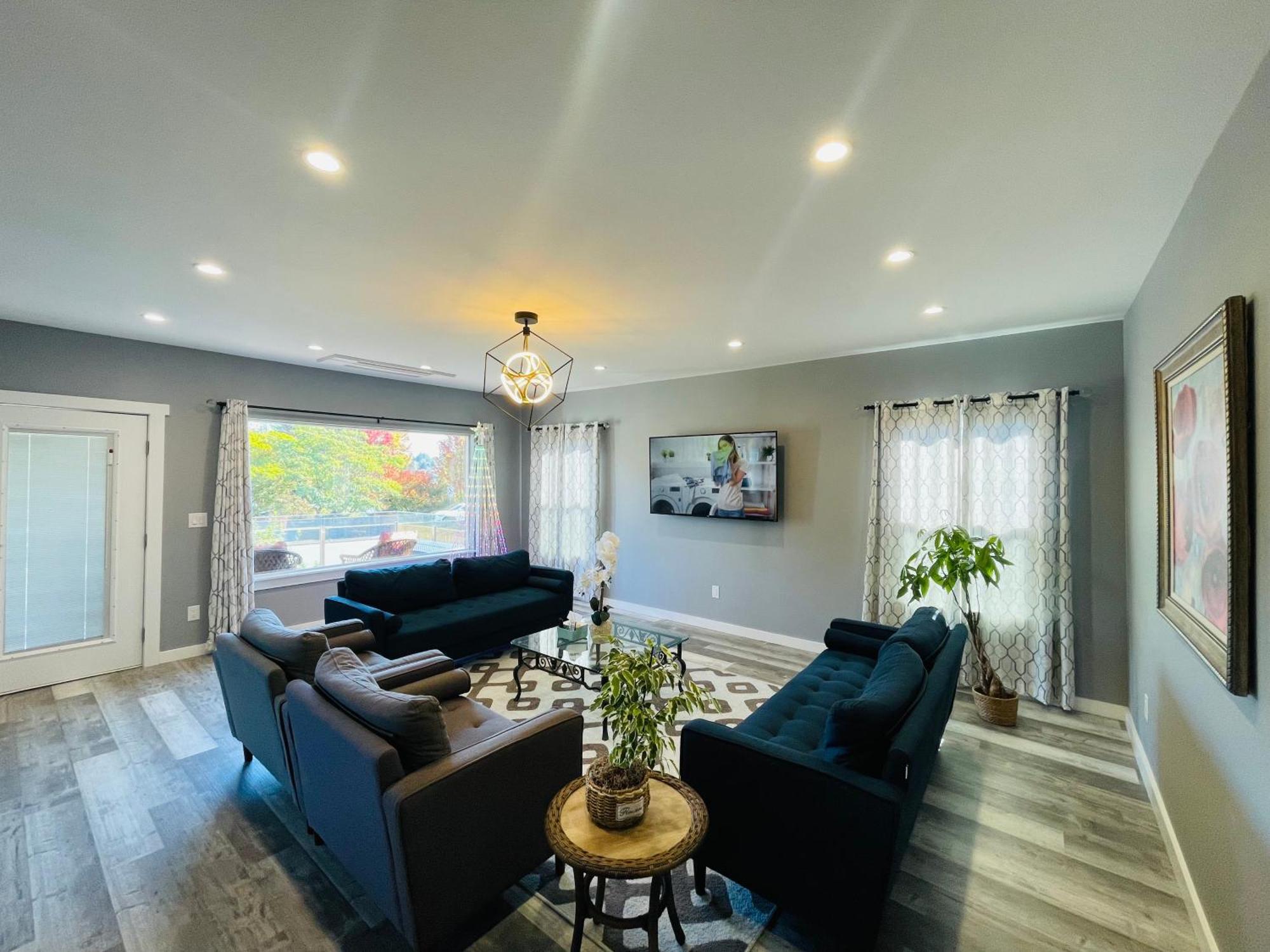 Green Lake 1St Line Home A With Central Air Conditioners Seattle Buitenkant foto